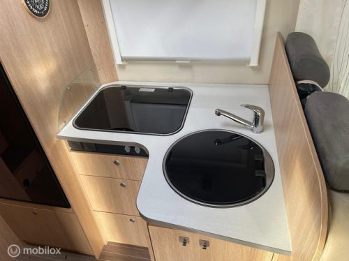 Sunlight T67 Single beds and Pop-top roof photo: 17