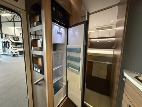 Adria Matrix 670 DC Queensbett / Hubdach | A69 Foto: 16