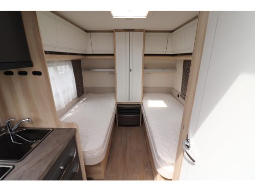 Hobby De Luxe 460 LU Autark / Einzelbetten Foto: 14