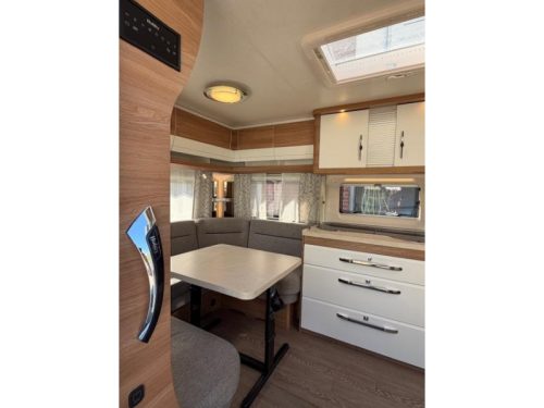 Hobby De Luxe 540 UL Incl. Mover and Awning photo: 11