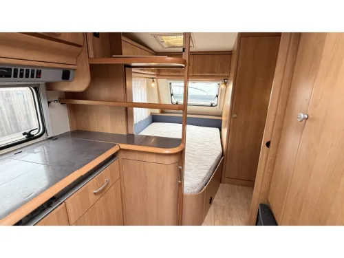 Hobby Excellent 460 UFE frans bed rondzit toilet  foto: 9