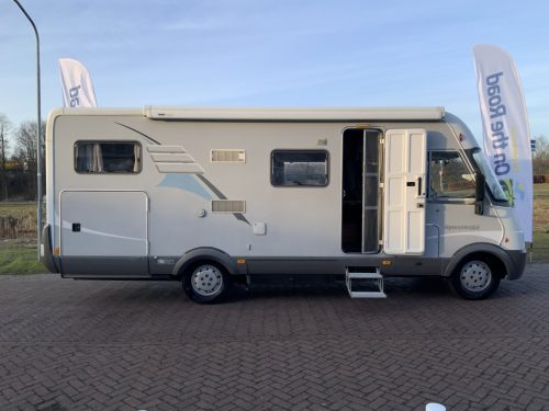 Hymer B 614 2.8 JTD 146 HP Integral, Transverse &ndash; bed & Pull-down bed, Garage etc., Year 2005 Camper centrum on the road photo: 19