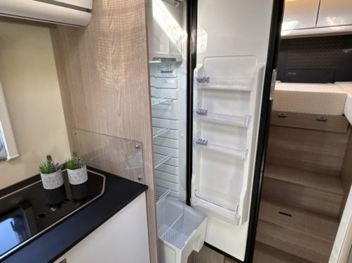 B&uuml;rstner Lyseo Time 690 G Skyline Edition 140 PS 8-Gang AUTOMAAT Euro6 Fiat Ducato **Einzelbetten/Thule V16 Lift Fahrradtr&auml;ger/Satellit Foto: 13