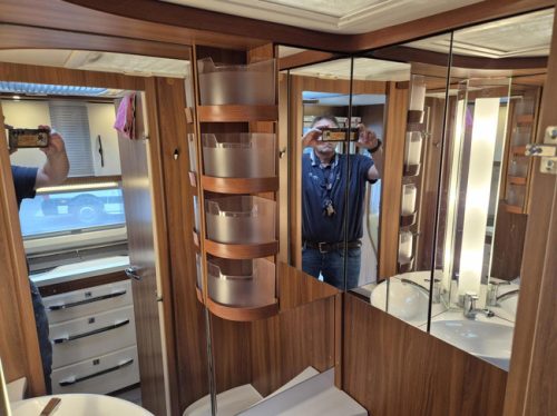 Hobby 540 UFF Nw condition. French bed, mover + Thule awning photo: 17