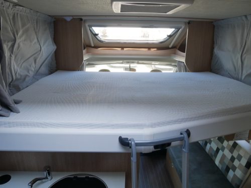 Sunlight T 64, Franz&ouml;sisches Bett, Hubdach, Ger&auml;umige Rundsitzgruppe Foto: 16