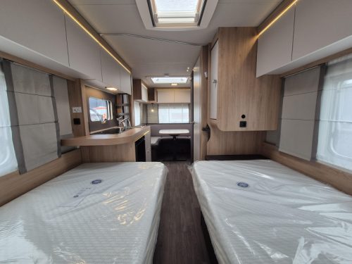 Knaus Sport Platinum 500 EU U-shaped dinette + single beds  photo: 8