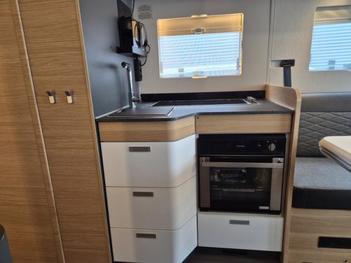 Adria SONIC SUPREME 700DL 161 HP AUTOMATIC ONLY 11,366 KM MANY OPTIONS SOLAR AIR CONDITIONING 16 INCH RIMS SINGLE BEDS POP-TOP ROOF photo: 15