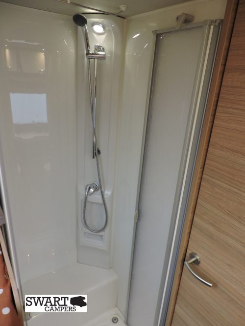 Weinsberg CaraCore 700 MEG, Automaat Camas individuales Techo elevable 4 plazas foto: 15