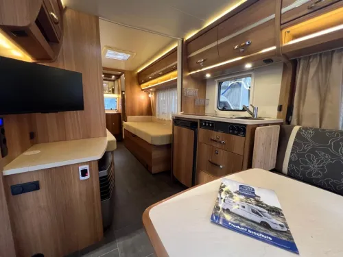 Dethleffs Nomad 520 RET L&auml;ngsbetten, Rangierhilfe, Klimaanlage Foto: 16