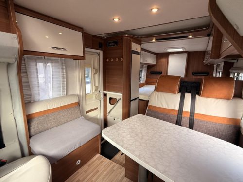 LMC H747 Single beds and a pop-top roof, bearlock, camera photo: 14