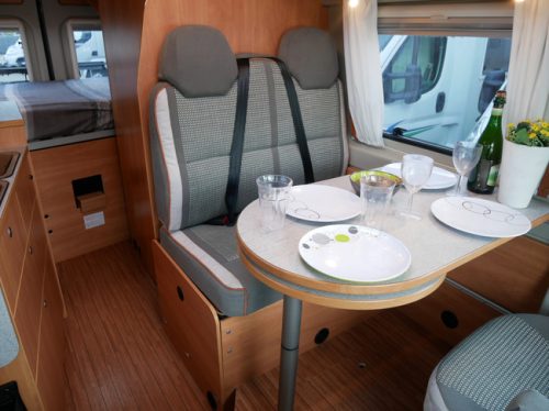 P&ouml;ssl 2Win Plus, 6 Meter Buscamper, Large Transverse Bed!!! photo: 9