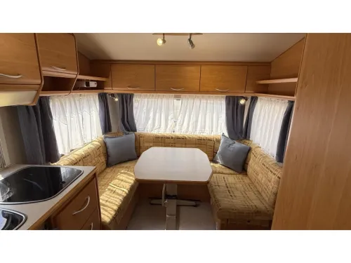 Knaus Blue Line 450 TF franz&ouml;sisches Bett Rundsitzgruppe Toilette Foto: 2