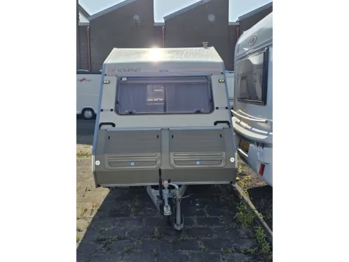 Kip Kompakt 420 EK Fixed toilet and awning! photo: 1