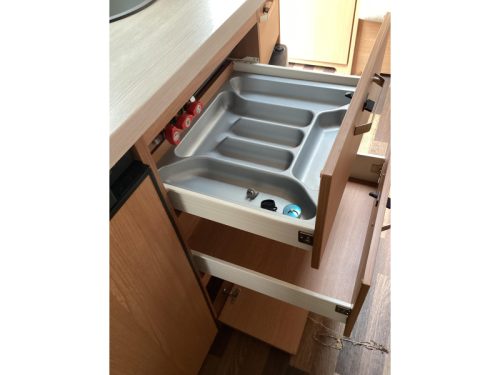 Knaus Sport 420 QD mover/awning photo: 11