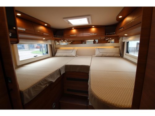 Carthago Chic C-Line I 4.9 LE-L Single beds + Pop-top roof  photo: 35