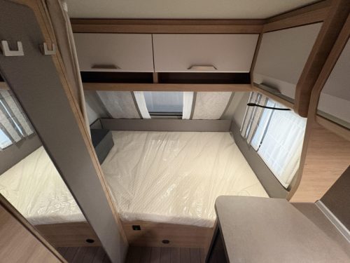 Knaus Sudwind 420 QD Querbett / Sitzgruppe Foto: 7