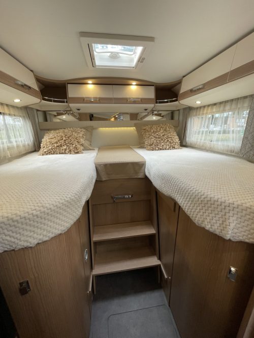 Carthago Malibu 430 LE SINGLE BEDS+POP-TOP ROOF 6.90M BEARLOCK photo: 2