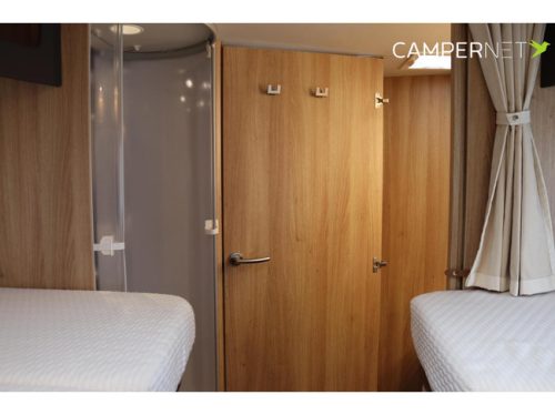 Knaus Sky Ti 700 MEG 140pk 2.3 Multijet | Levelsysteem | Dakairco | Lengtebedden | Luifel | Zonnepaneel | Gescheiden douche | Bearlock foto: 23