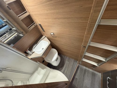 Weinsberg CaraSuite 650 MEG drop-down bed | ex-rental photo: 13
