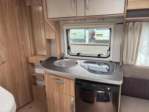 Eriba Nova Light 465 Mover/Thule awning photo: 5