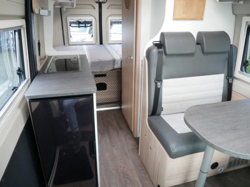 Sunlight Cliff 600 XV, Camper van de 6 Meter, Cama transversal foto: 11