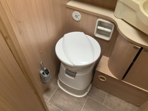 B&uuml;rstner Ixeo IT 700 2.3 MultiJet 130 PK, Queensbed, Zij-bank, Draaistoelen, Bj.2012 &bdquo;Ihr Wohnmobil-Verkaufsvermittler Camper centrum on the road foto: 33
