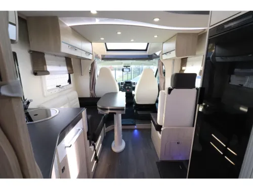 Chausson Titanium 738 XLB QUEENSBED + POP-TOP ROOF photo: 10