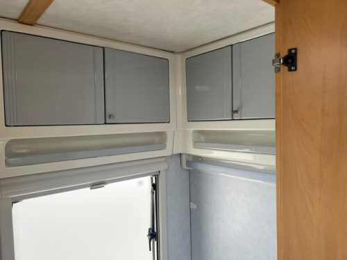 Fendt Saphir 470 | Fahrradtr&auml;ger | Rundsitzgruppe | Festbett | Vorzelt Foto: 16