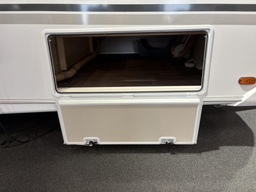 Weinsberg CaraOne Edition HOT 480 QDK bunk bed / transverse bed photo: 6