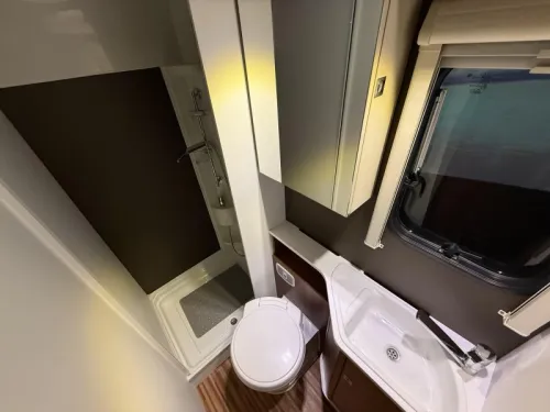 Adria Coral S 650 SF Frans bed  foto: 16