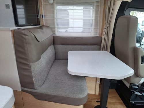 Hymer BMC-T 580 -2 SINGLE BEDS-AUTOMATIC photo: 2