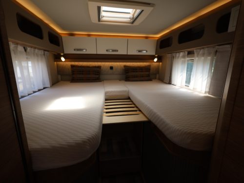 Weinsberg CaraCompact 600 MEG roof air conditioning and tow bar photo: 9