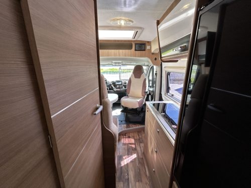 Karmann Davis 590 Transverse bed/2017/Euro6/Air conditioning photo: 8