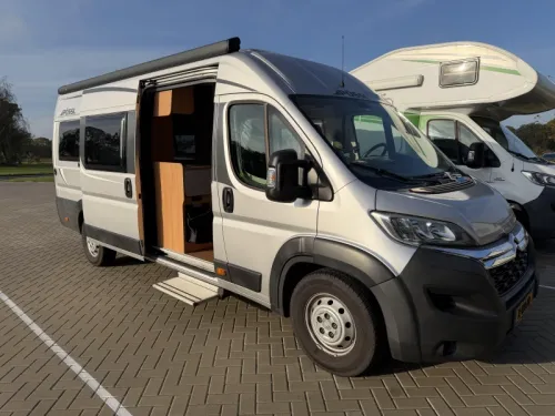 P&ouml;ssl Roadcruiser 640 E&P level - towbar photo: 1