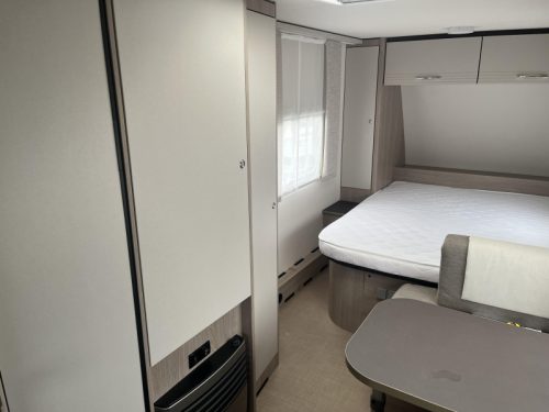 B&uuml;rstner Premio Life 480 TS - Mover - Cassette Awning photo: 8