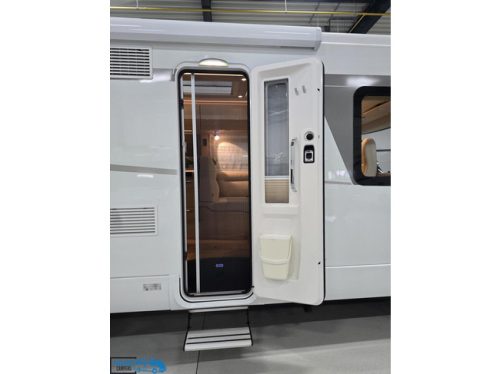 Hymer BMC-I 690 *170hp Automatic* French bed * Fully equipped photo: 1