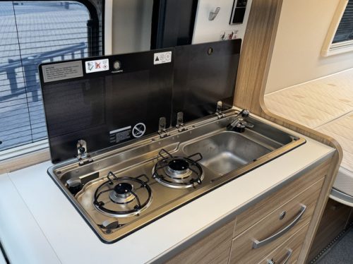 Hymer Yosemite 600 LITS JUMEAUX 160 ch Euro6 Fiat Ducato **Unique/Chauffage diesel/4 places assises/2x batterie auxiliaire/Store/1er propri&eacute;taire/Seulement photo: 11