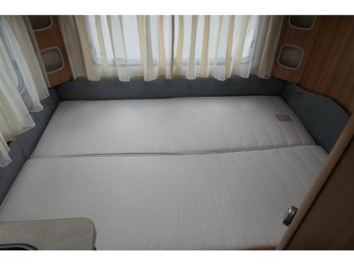 Eriba Nova Light 425 mit Rangierhilfe und Vorzelt Foto: 13