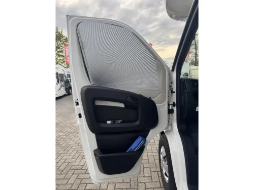 Adria Coral XL Plus A 670 SL photo: 8