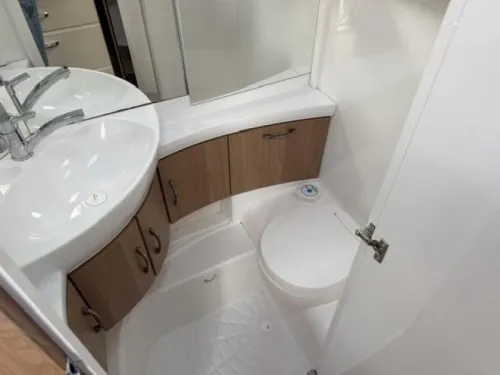 Hobby De Luxe 495 UL fully equipped! Mover/Awning/etc photo: 16