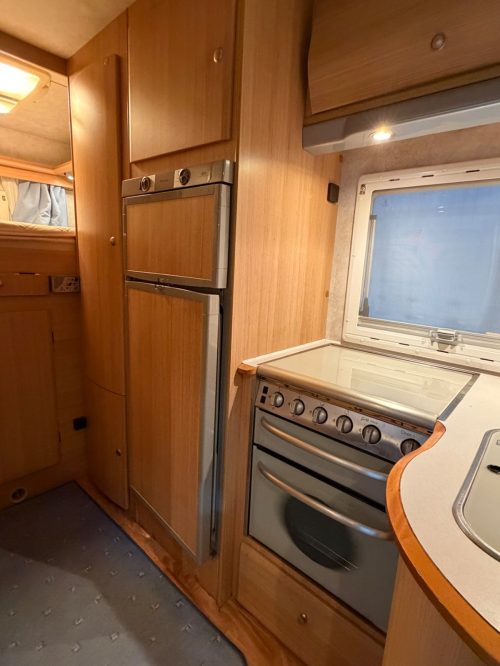 FORD KENTUCKY Motorhome Estro 5 | 2.4 137hp | 2x Air conditioning | 6 berths | Drive-Away awning photo: 12
