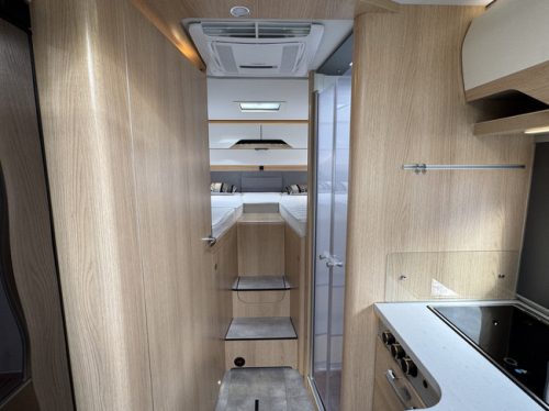 Hymer BMC-I 680 BLACK LINE 170 hp AUTOMATIC 9-Speed 4-Person Euro6 Mercedes-Benz Sprinter **Single beds/4 seats/4 berths photo: 16