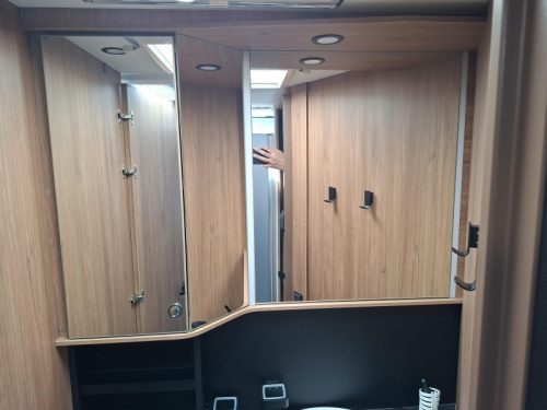 Chausson 798 Titanium Line Luxus mit ger&auml;umigem Queensbett Foto: 11