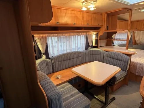 Hobby De luxe Easy 560 KMFE stapelbed zit frans  foto: 3