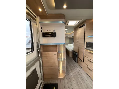 Knaus Sudwind Black Selection 540 UE ENKELE BEDDEN-XL KOELKAST Foto: 7
