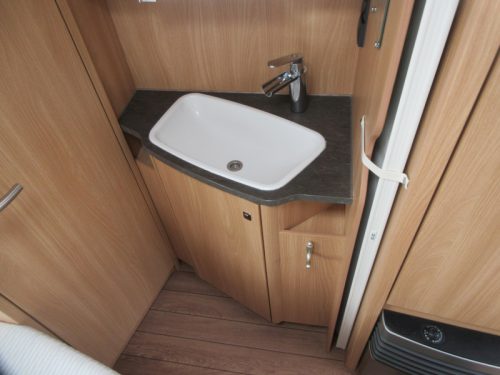 Knaus Sudwind 450 FU GEPFLEGT UND MIT RANGIERHILFE  Foto: 13