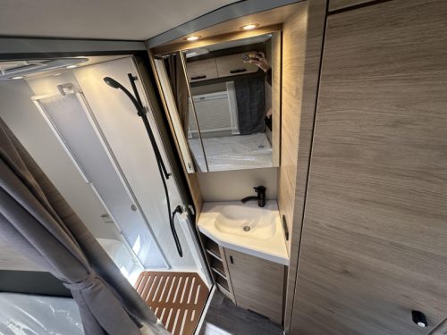Weinsberg CaraCompact Pepper 600 MF 2027 Fransbed Model!  foto: 9