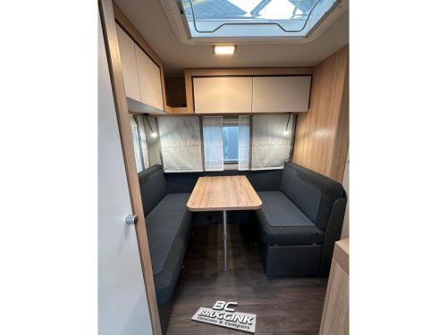 Knaus Sport 420 QD Transverse Bed 210 CM LONG! photo: 2