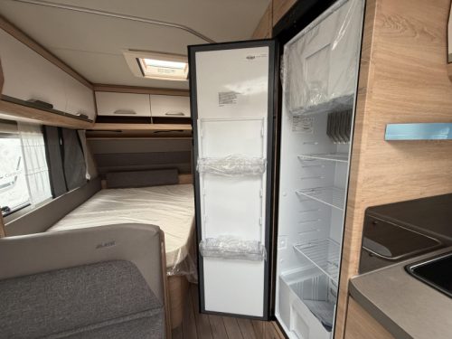 Knaus Sudwind Black Selection 540 FDK Etagenbett / Franz&ouml;sisches Bett Foto: 17