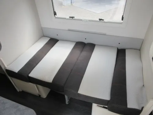 Caravelair Artica 496 MOVER AIRCO AWNING photo: 4